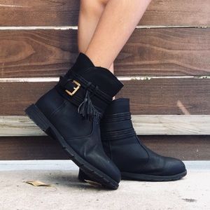 Black ankle boots/booties